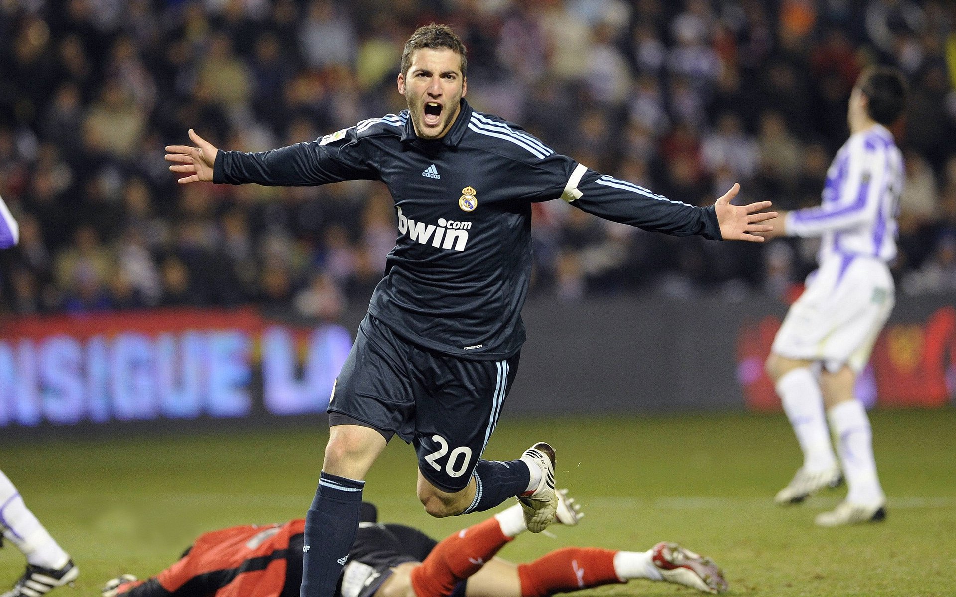 欧冠八强战：谁能继续前进？关键战役回顾，欧冠八强诞生